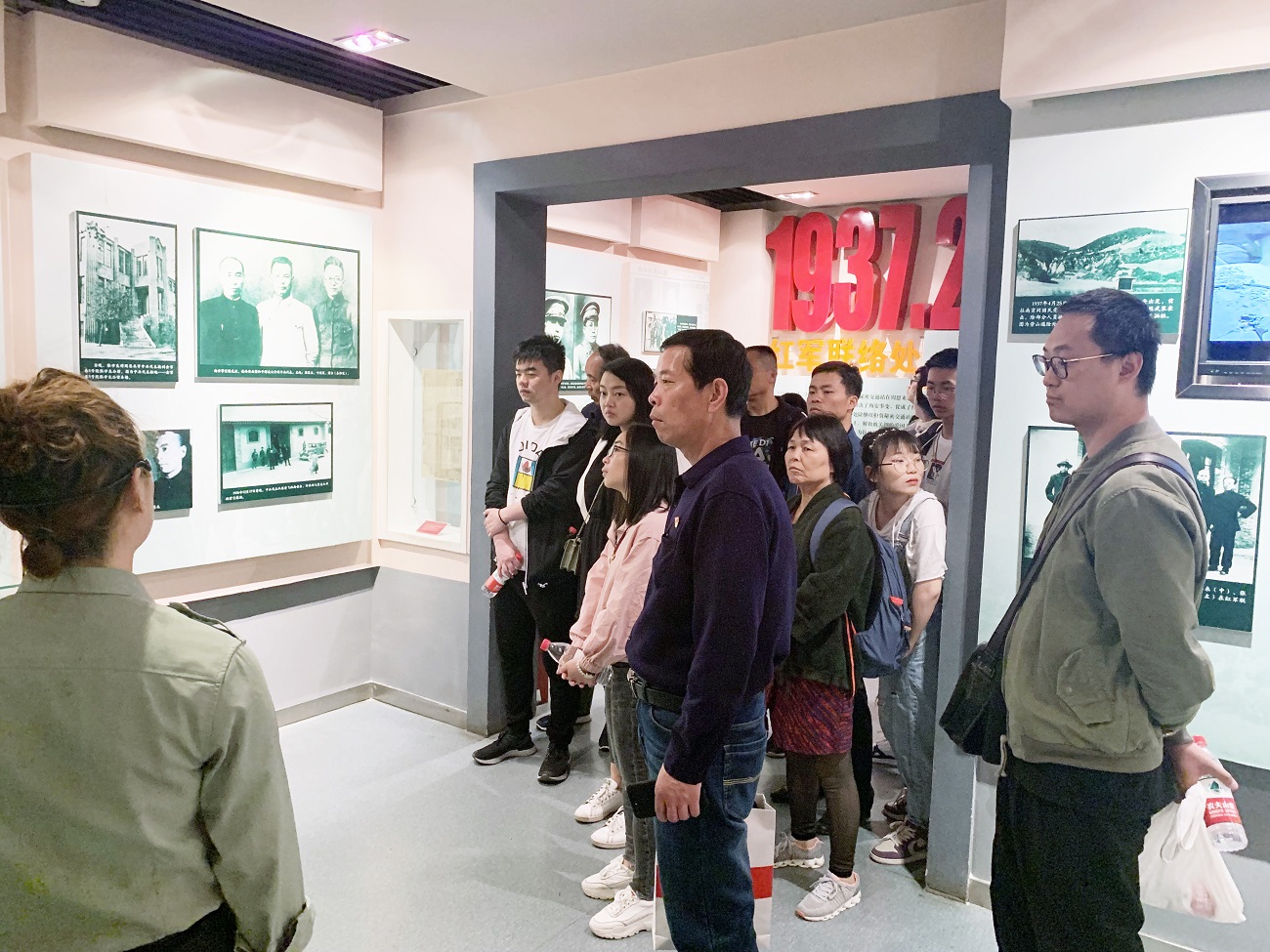 第二黨支部開展 “不忘初心,牢記使命”主題黨日活動